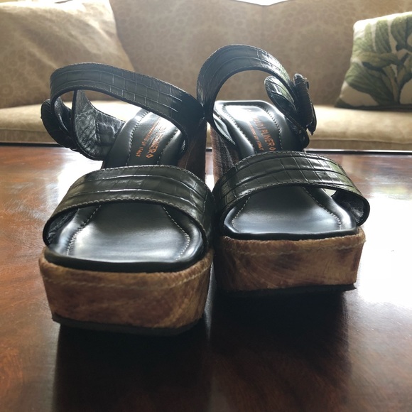 Donald Pliner Wedge - Picture 7 of 7